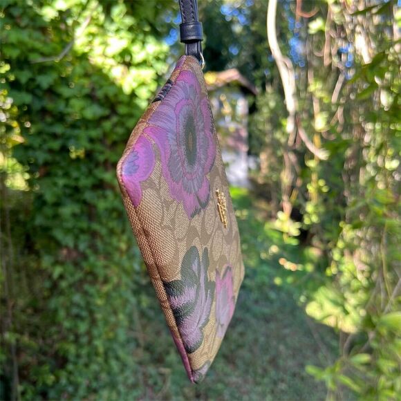 COACH Large Corner Zip Wristlet In Signature Canvas w Kaffe Fassett Print NWOT - Picture 6 of 10